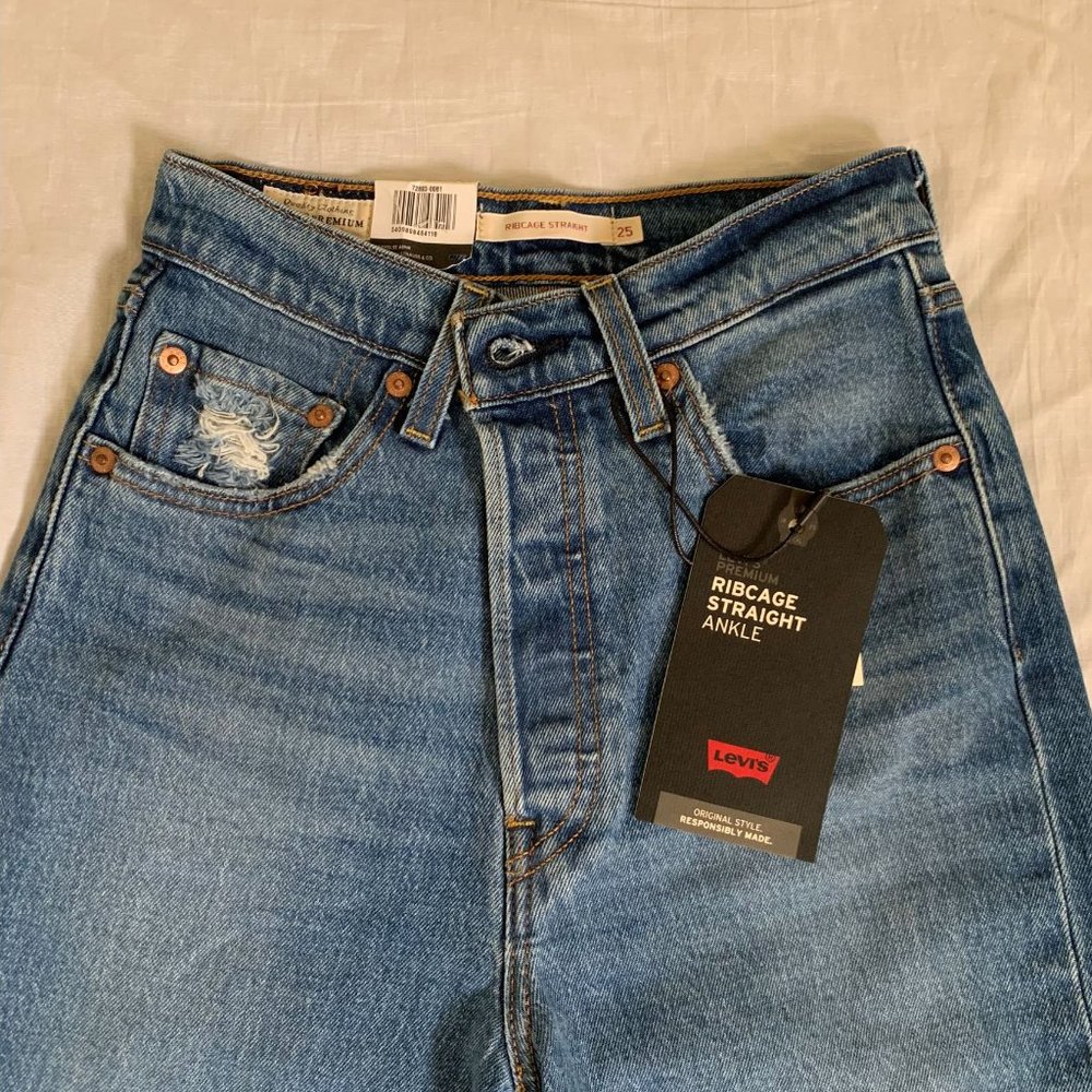 NWT Levis Ribcage Straight Ankle